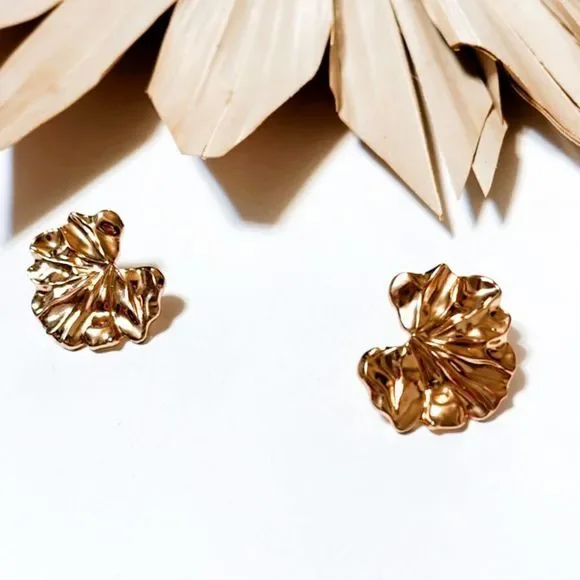 Half leaf stud earrings in gold #200 - Picture 2 of 5